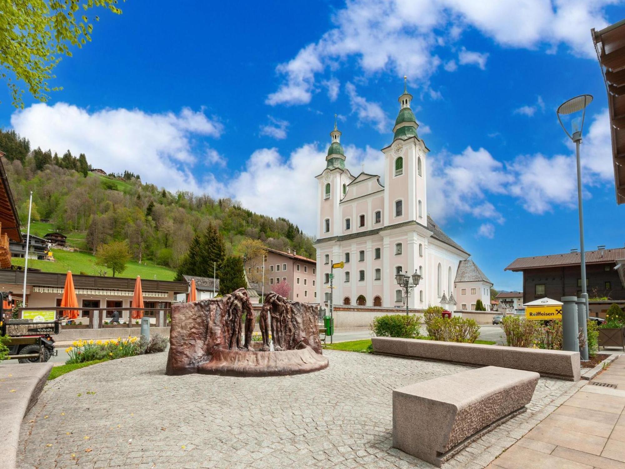 Апартаменти Luxury Penthouse With Balcony Ski Storage Carport Lift Бріксен-ім-Тале Екстер'єр фото